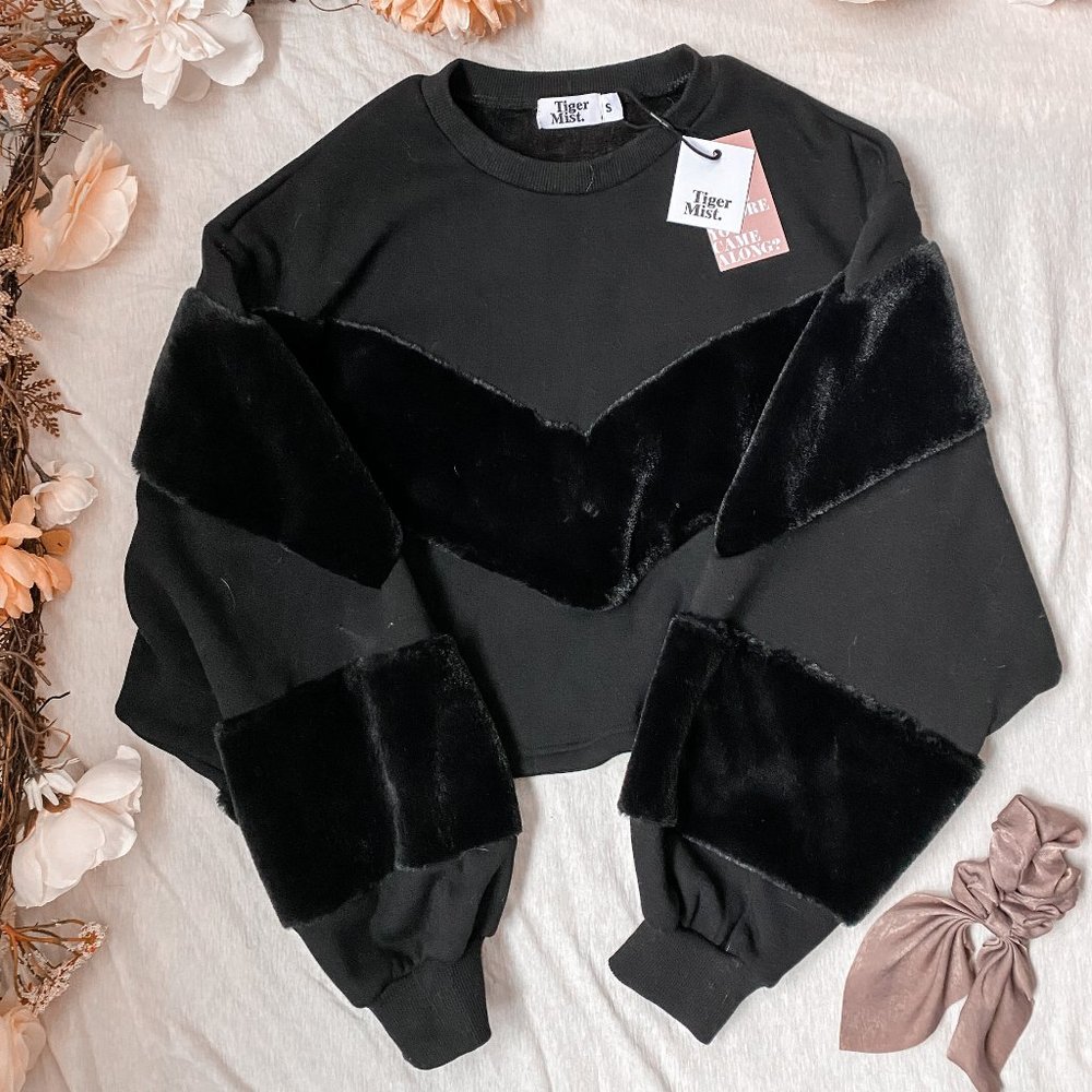 NWT Tiger Mist Black Faux Fur Crop Sweatshirt